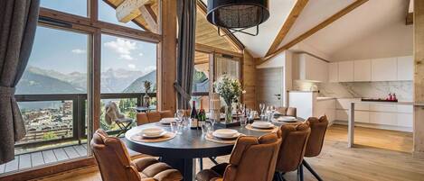 Luxury Apartment, Balcony, Mountain View | In-room dining