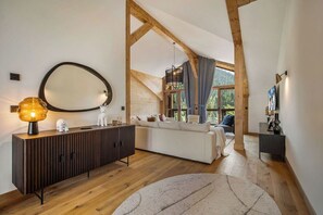 Luxury Apartment, Balcony, Mountain View | Living area | 45-inch LCD TV with digital channels, Netflix, Hulu -  L'ARIONDAZ COURCHEVEL (Courchevel)