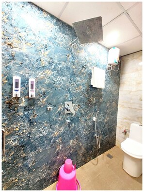 Shower, rainfall showerhead, free toiletries, slippers - Hotel Santosh Inn Puri (Puri)
