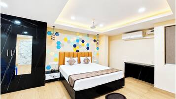 Hypo-allergenic bedding, desk, soundproofing, free WiFi