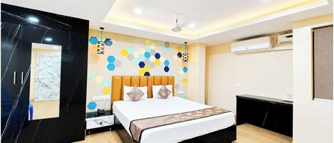 Hypo-allergenic bedding, desk, soundproofing, free WiFi