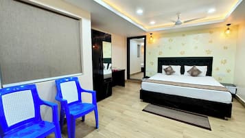 Deluxe Double Room, Multiple Beds, Air conditioning | Hypo-allergenic bedding, desk, soundproofing, free WiFi