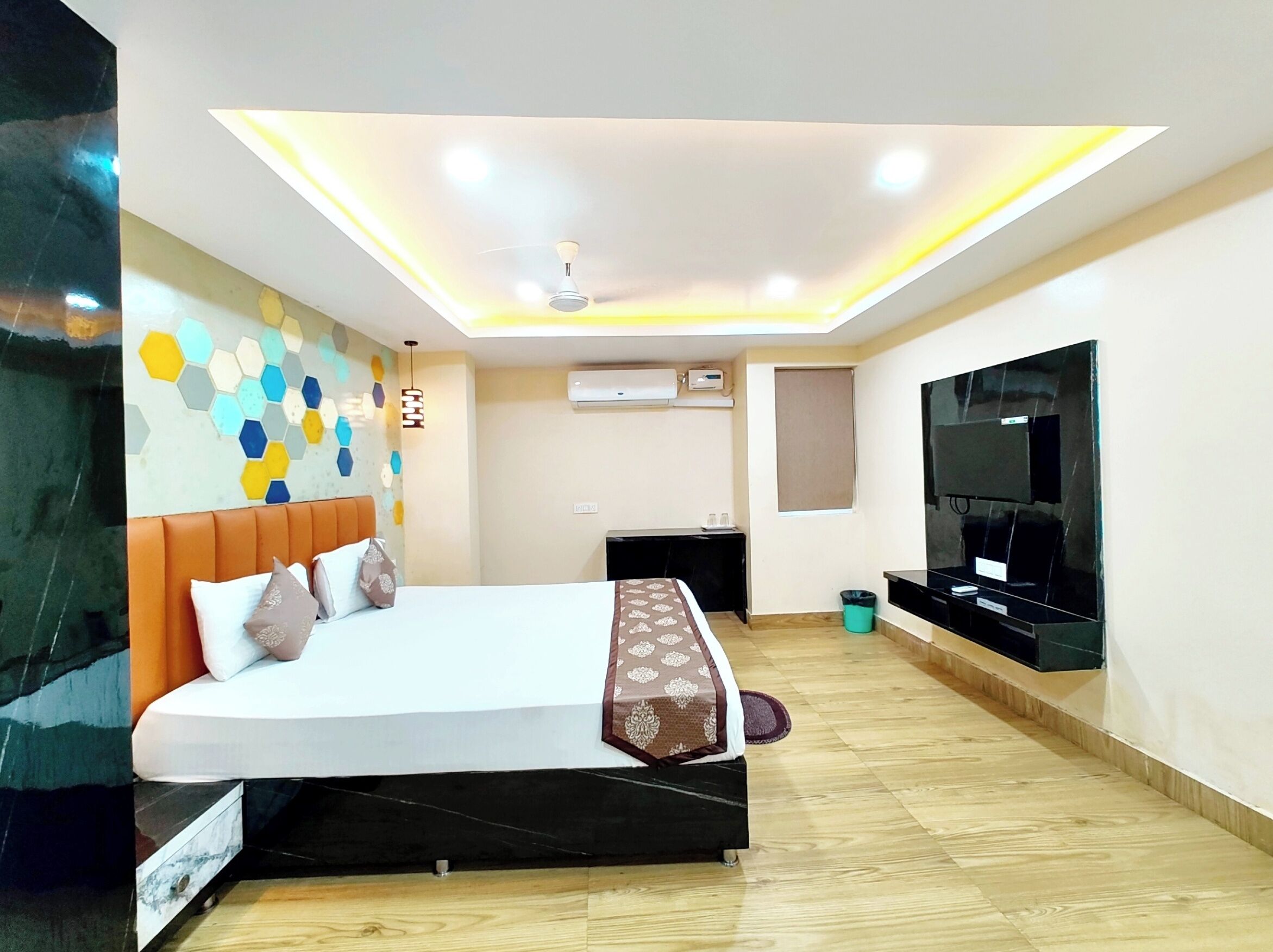 디럭스 더블룸, 침대(여러 개), 에어컨 | 저자극성 침구, 책상, 방음 설비, 무료 WiFi