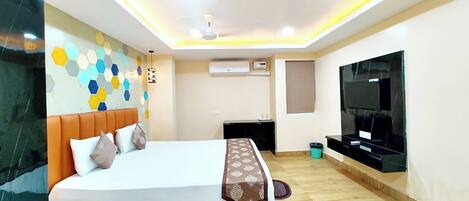 Deluxe Double Room, Multiple Beds, Air conditioning | Hypo-allergenic bedding, desk, soundproofing, free WiFi