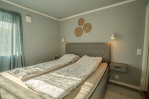 4 bedrooms, iron/ironing board, WiFi, bed sheets - Large modern house, perfect for Northern lights chasing (Troms)