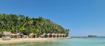 Deluxe Beachfront 4-bedroom house in Colón Province