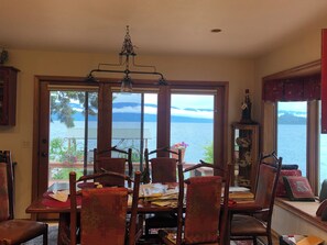 Dining - Flathead lakefront! with perennial Gardens & Sweeping Mtn lake views with Beach! (Lakeside)