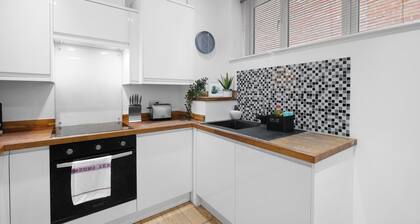 Eastons 1 Bedroom Apt. with Sofa Bed