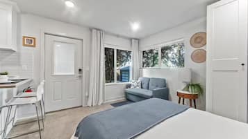 1 bedroom, desk, iron/ironing board, WiFi