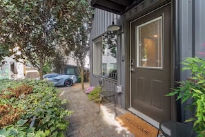 Exterior detail - Modern Studio by Light Rail • Kitchen, Parking, AC, W/D (Seattle)