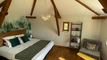 Soundproofing, free WiFi