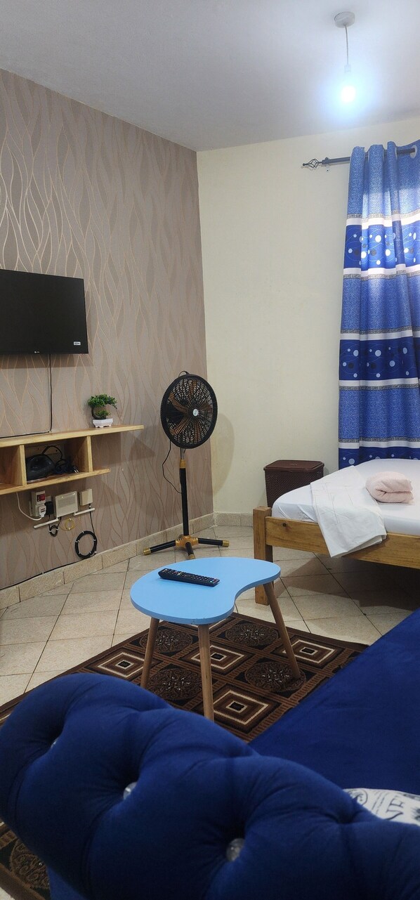 1 bedroom, iron/ironing board, WiFi, bed sheets - Urban Hideaway: Modern Comfort & Convenience in Ganjoni, Mombasa (Mombasa)