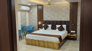Deluxe Double Room, Balcony, Garden View | Desk, laptop workspace, free WiFi