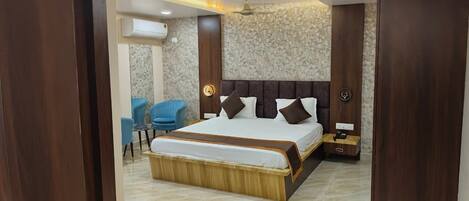 Deluxe Double Room, Balcony, Garden View | Desk, laptop workspace, free WiFi