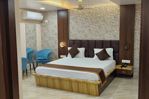 Deluxe Double Room, Balcony, Garden View | Desk, laptop workspace, soundproofing, free WiFi