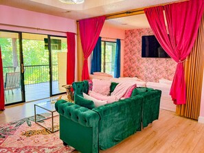 Una Smart TV, libros