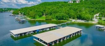 Pinkies Paradise-3BD/2BA/Sleeps 8PP-Lake Ozark