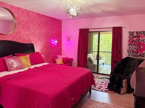 2 chambres, bureau, fer et planche à repasser, lit parapluie