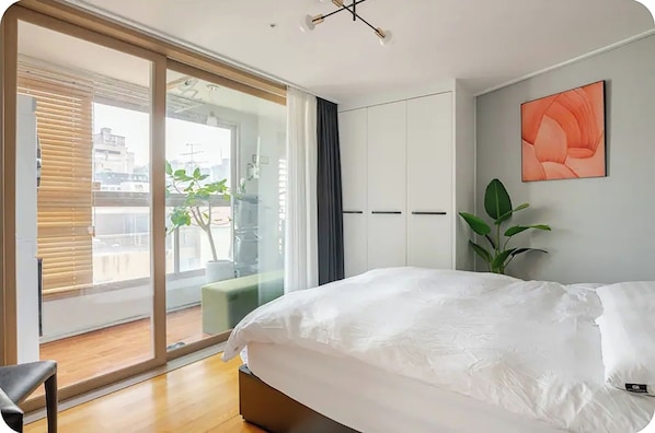 3 habitaciones, tabla de planchar con plancha y acceso a internet