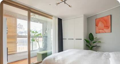 3-bedroom apartment in fabulous Seoul with AC