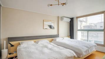 3 bedrooms, iron/ironing board, internet, bed sheets