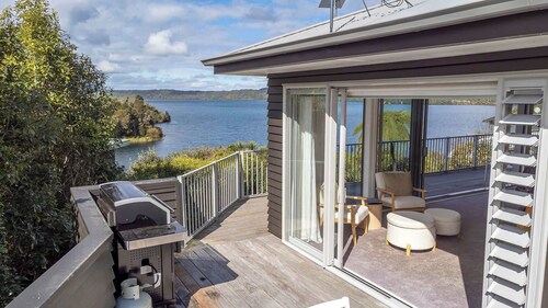 Boat Shed Bay - Stunning Lake Tarawera Views