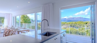 Boat Shed Bay - Stunning Lake Tarawera Views