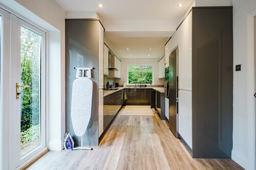 Bright 4BR Home w/Garden & Free Parking | Sleeps 9