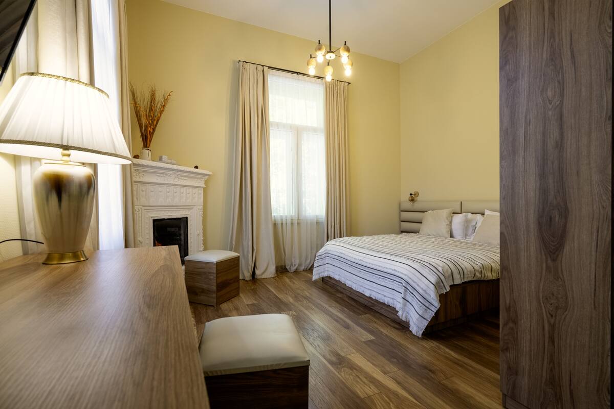 Luxury Suite | Iron/ironing board, free WiFi
