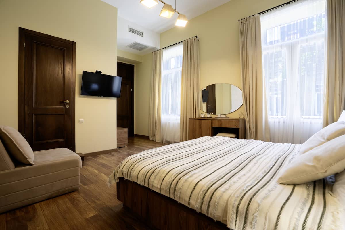 Deluxe Double Room, City View | Iron/ironing board, free WiFi