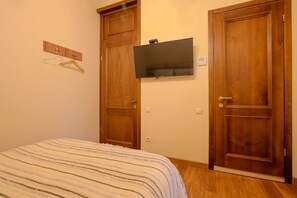 Standard Double Room, Courtyard View | Iron/ironing board, free WiFi