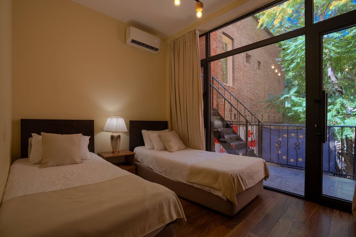 Classic Double or Twin Room, Courtyard View | Iron/ironing board, free WiFi