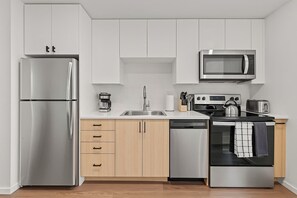 Fridge, microwave, stovetop, dishwasher