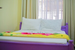 Habitación básica doble | Escritorio, espacio para trabajar con laptop y wifi gratis 