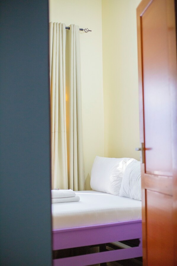 Basic Double Room | Desk, laptop workspace, free WiFi
