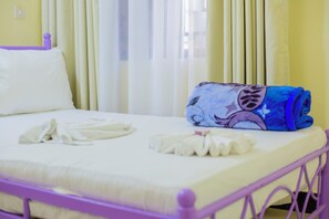 Basic-Doppelzimmer | Schreibtisch, laptopgeeigneter Arbeitsplatz, kostenloses WLAN