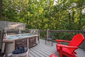 Outdoor spa tub - Dog Friendly Mountain Cabin, Hot Tub & Pool Table (Sevierville)