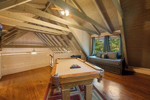 Game room - Dog Friendly Mountain Cabin, Hot Tub & Pool Table (Sevierville)