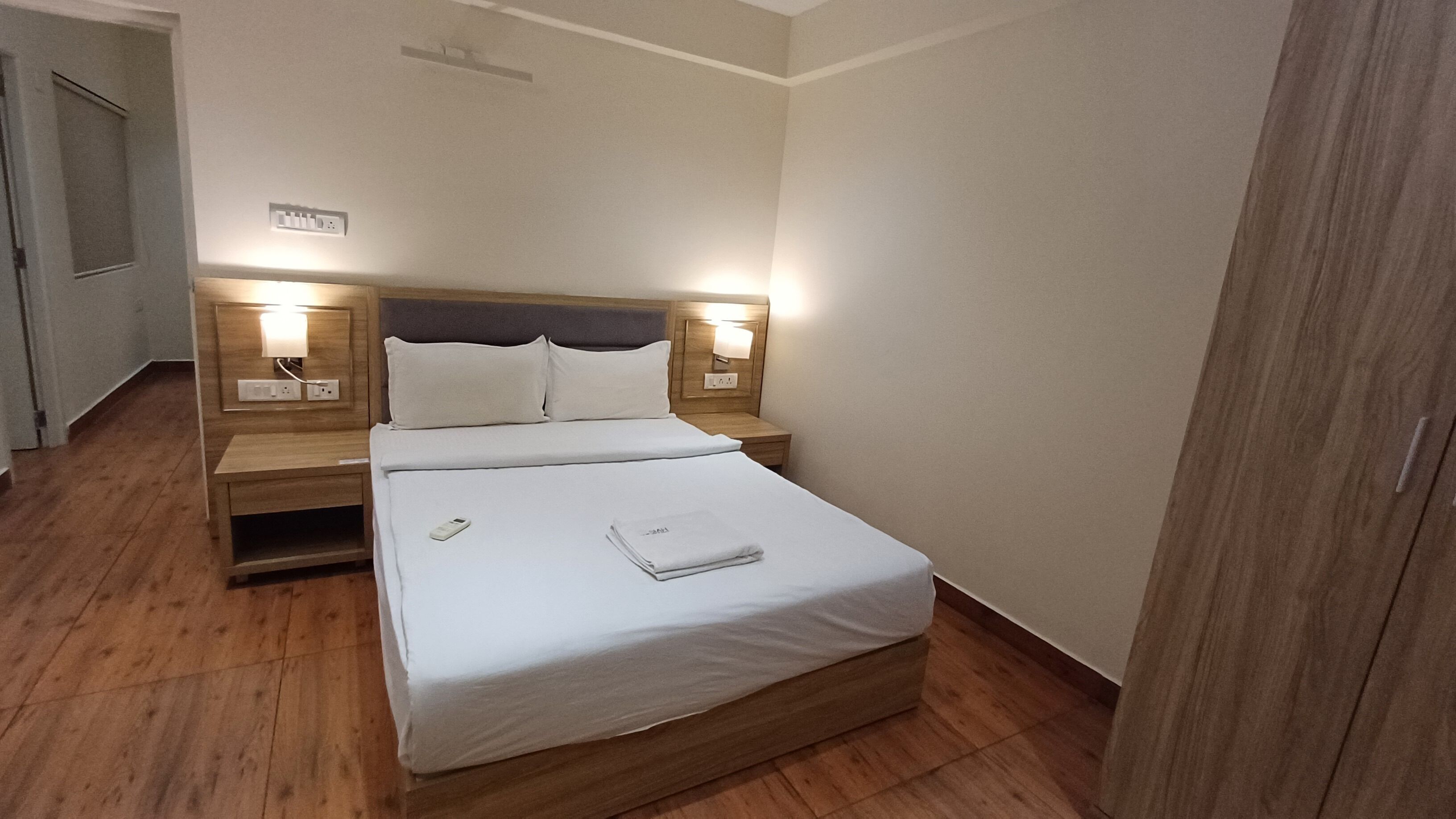 Estúdio superior, vista para a cidade | Escrivaninha, espaço de trabalho para notebook, Wi-Fi de cortesia