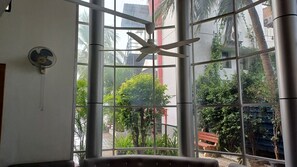 Lobby sitting area - Sign Inn Apart Hotel Sriperumbudur (Sriperumbudur)