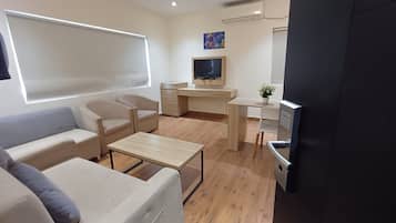 Executive Studio, City View | Desk, laptop workspace, free WiFi, bed sheets
