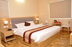 Deluxe Room, City View | Desk, laptop workspace, free WiFi