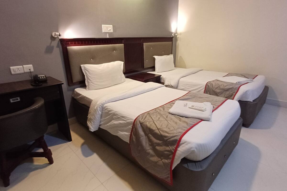 Deluxe Room, City View | Desk, laptop workspace, free WiFi, bed sheets