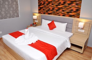 Deluxe Room, City View | Desk, laptop workspace, free WiFi