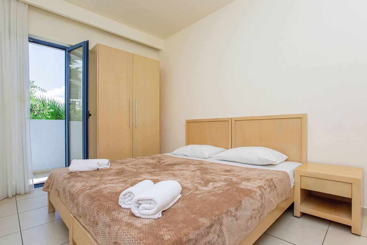 Studio Standard, balcon, vue montagne