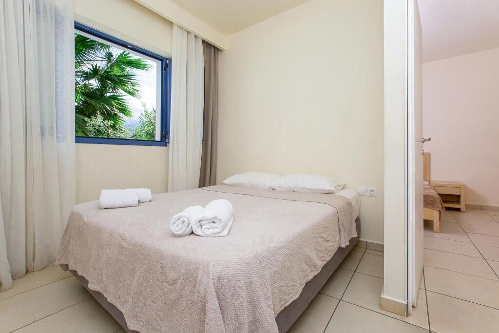 Classic Apartment, Garden View | In-room safe, blackout drapes, iron/ironing board, free WiFi