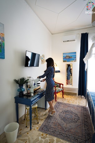 Comfort Double Room, Balcony | In-room safe, iron/ironing board, free WiFi