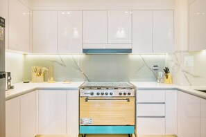 Premium Apartment, Balcony, City View | Private kitchen