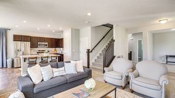 House (4 Bedrooms) | Front of property