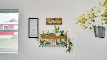 Apartment (0 Bedroom) | Interior